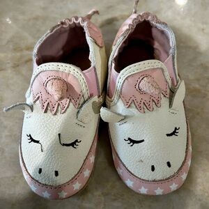 *LIKE NEW* Robeez baby shoes 6-12 months Unicorn